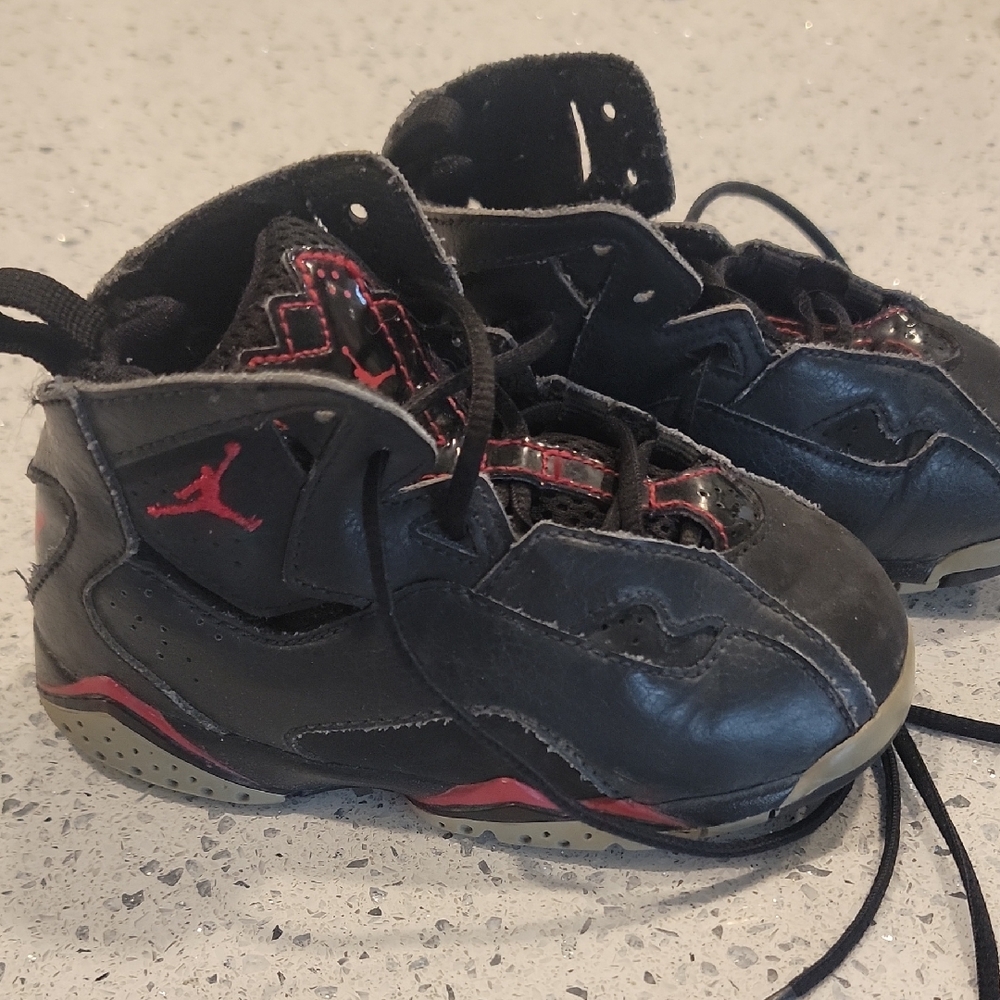 Air Jordan Black and Red Sneakers with Iconic Design 7/8T